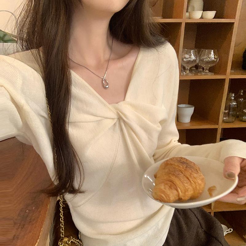 유누아 [당일배송🚀][하객룩/볼륨핏] 5color 꼬임 브이넥 울혼방 얇은 니트 티셔츠 스즈네