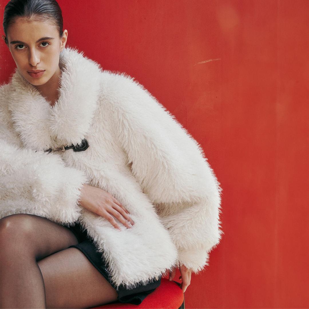 SINGLE BUCKLE FASTENING FUR JACKET