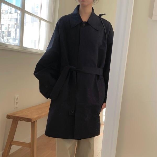 Belted point trench coat