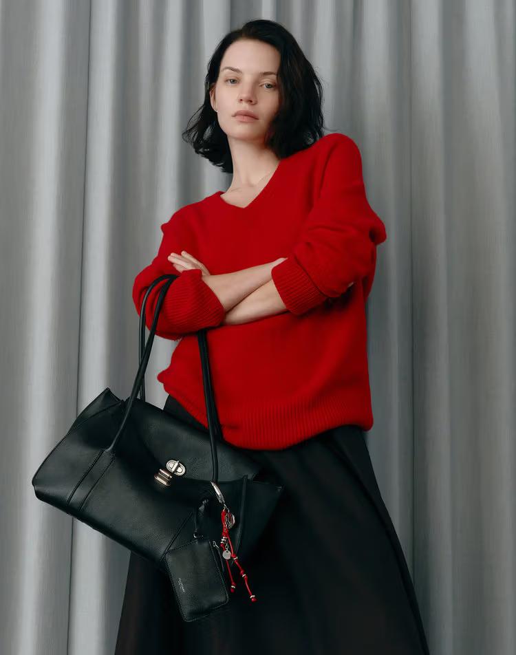 [AUBE] 가죽 오브 장식 롱숄더 M 블랙