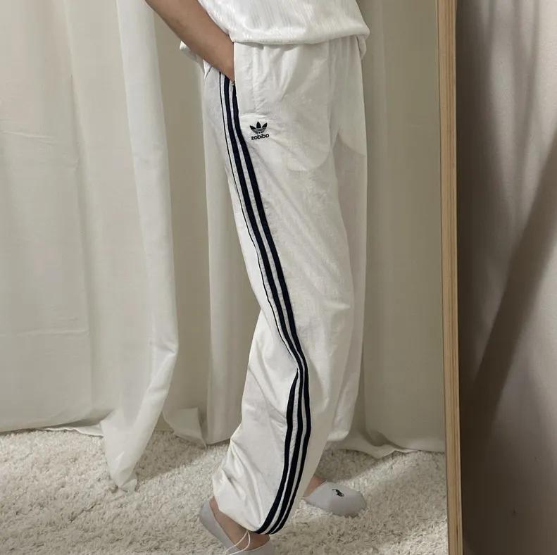 아디다스 여성 우븐 벌룬 조거 트랙팬츠 클라우드화이트