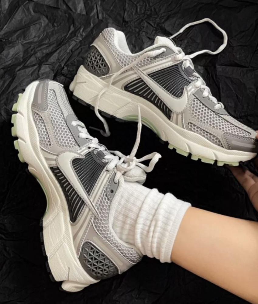 나이키 줌 보메로 5 코블스톤 블랙 FB8825-001