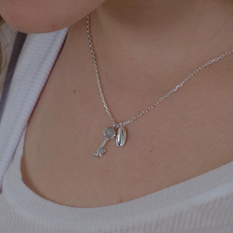 Vintage key necklace -monstone