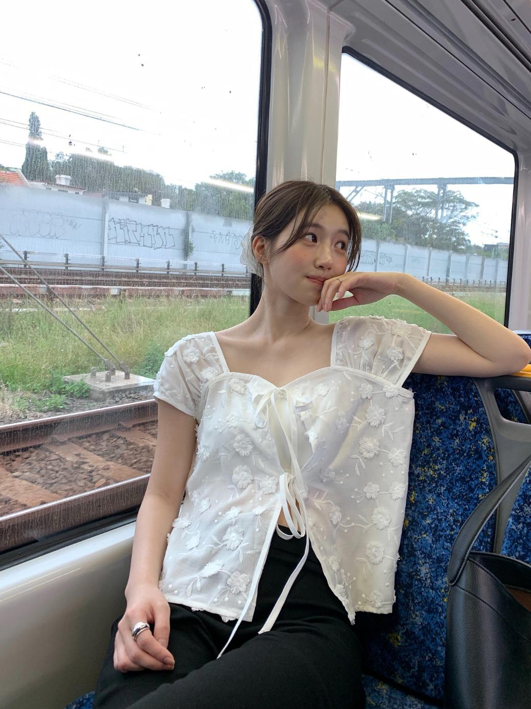 LM. Daisy 2-Way Blouse