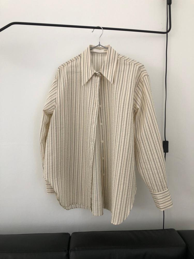 티프 시어서커 크림 스트라이프 셔츠 (당일)