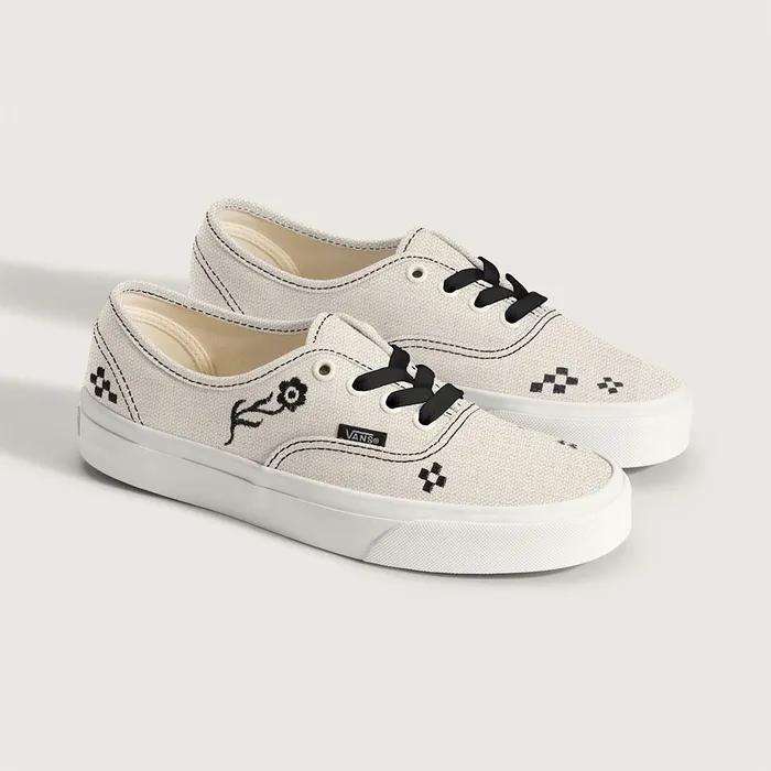 어센틱 - 엠브로이더리 크림:블랙 / VN000D6GE4O1