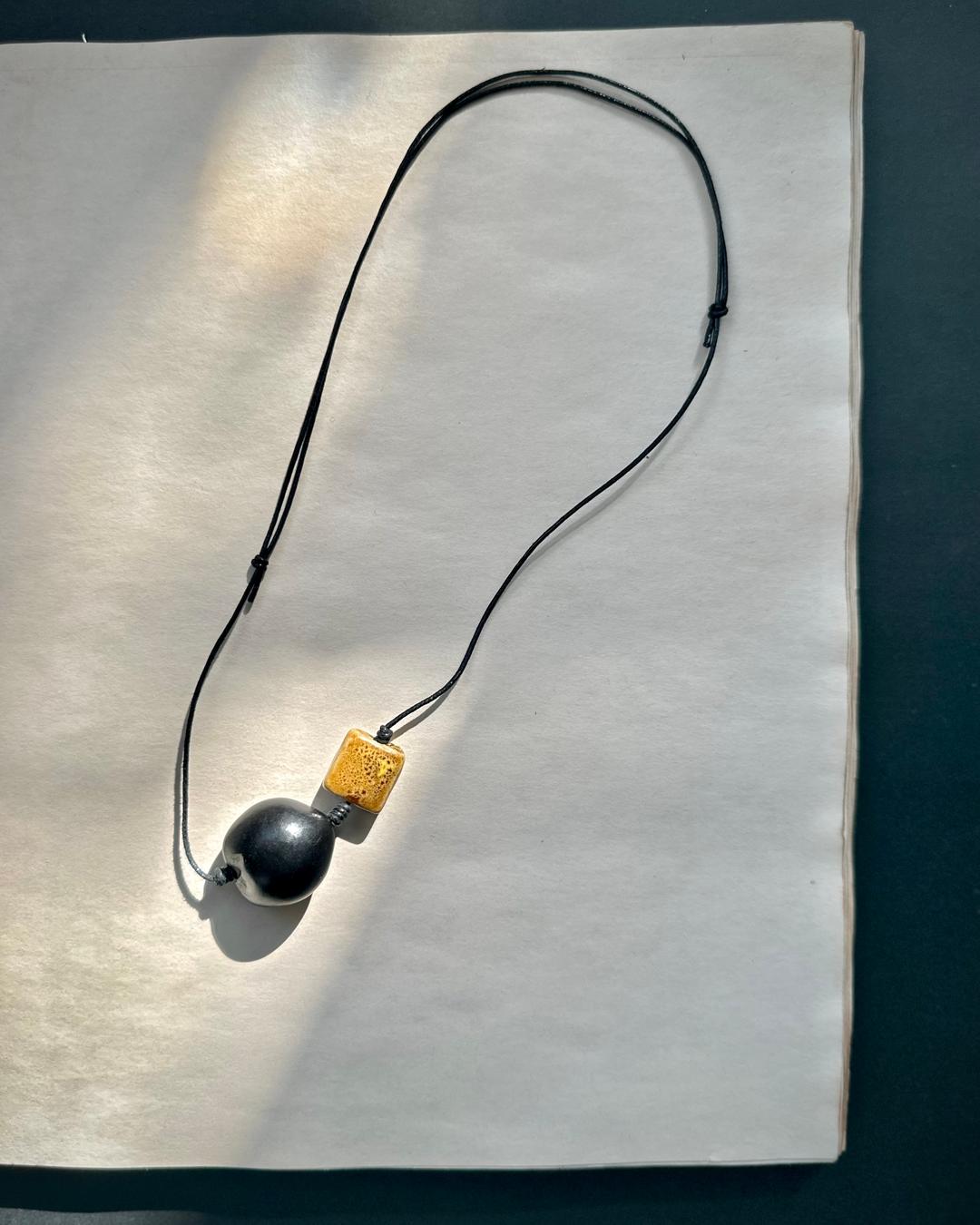 LMS_hanging seed necklace