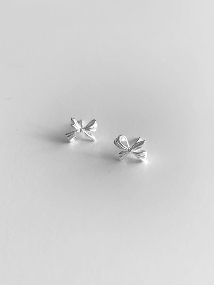 (어센틱/ silver925) merry silver ribbon earring 리본귀걸이
