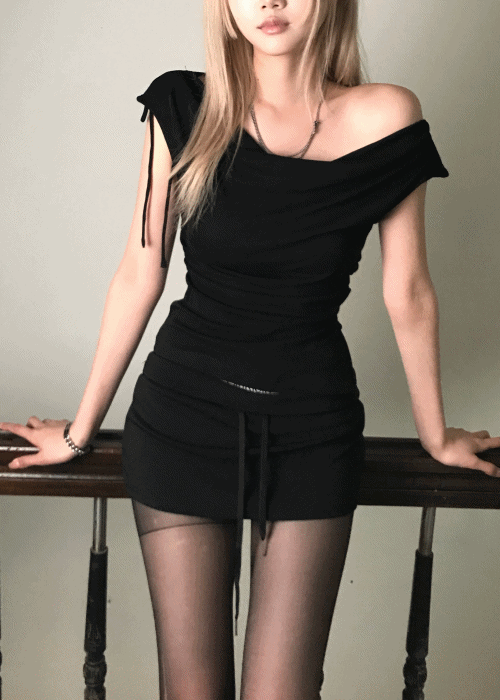 쿄이 SLIT SHIRRING DRAPE OFF SHOULDER