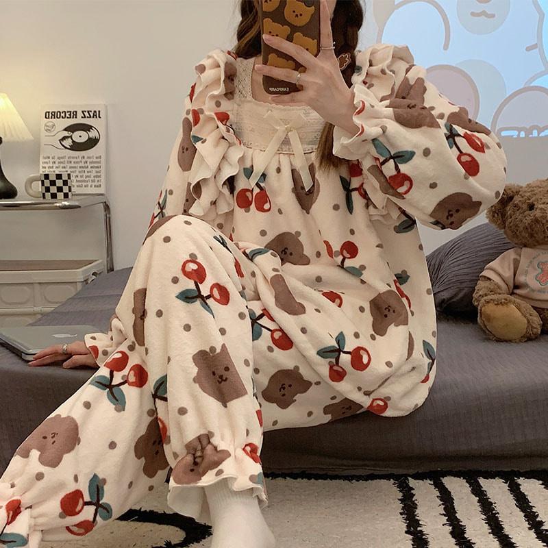 우주블리 잠옷 파자마 극세사 기모 딸기 하트 체리곰