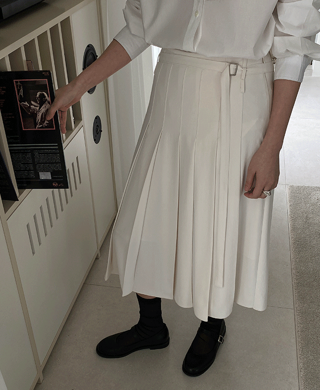 [*하객룩 추천] 샤도네 플리츠 스트랩 스커트 (2color) (*주문폭주/ 5일 이상 소요)