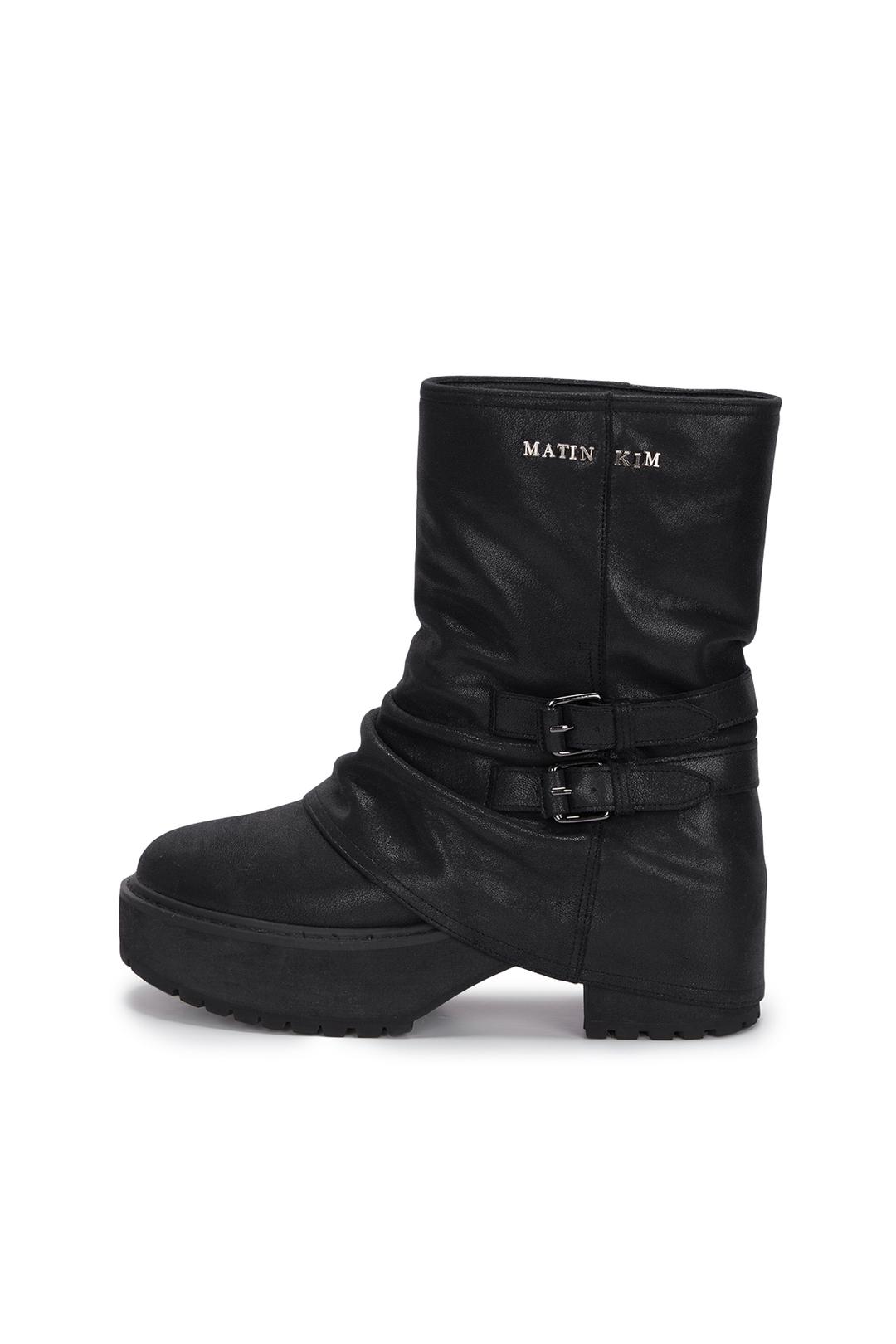 BUCKLE LAYERED LEATHER MIDDLE BOOTS IN BLACK