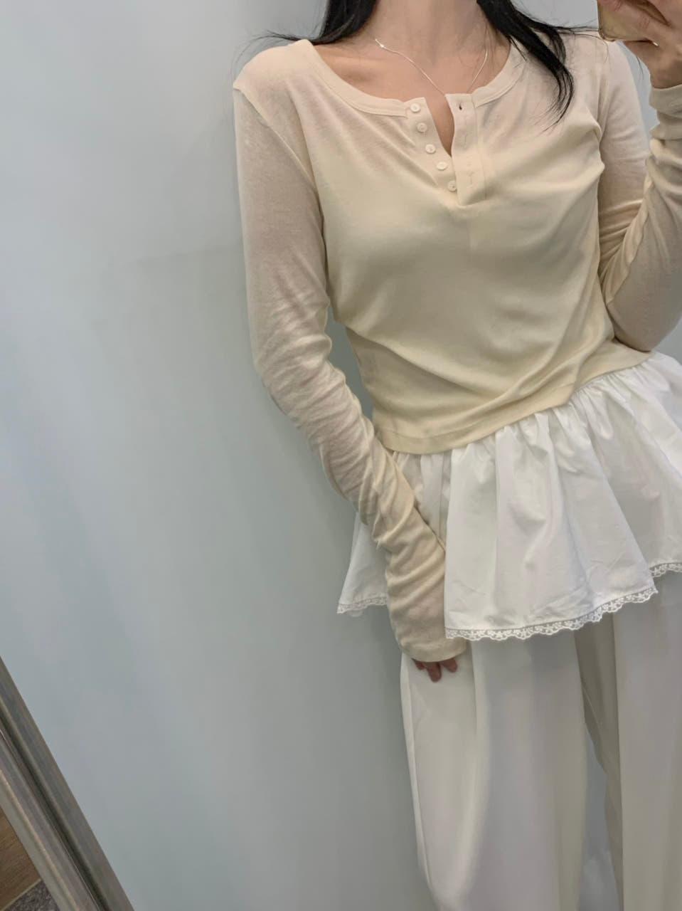 어반그래스 (크림컬러) 여리핏 단추 긴팔 레이어드 발레 티셔츠