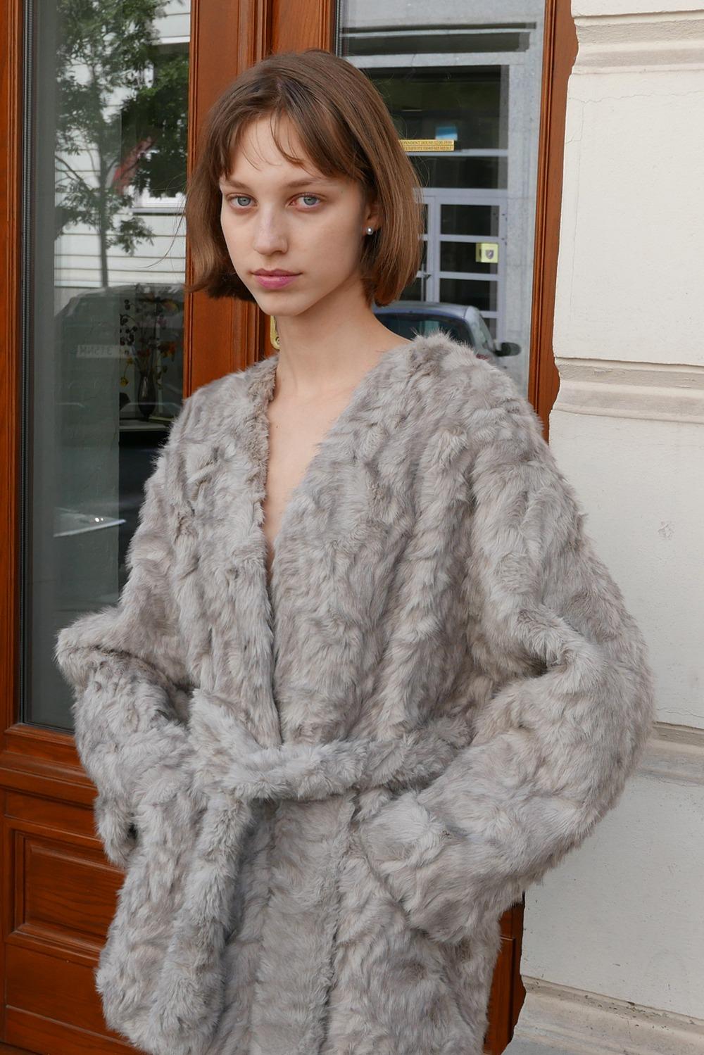 [ 바로 배송 가능 / 54% off ] 모아르 퍼 코트 ( 그레이 )