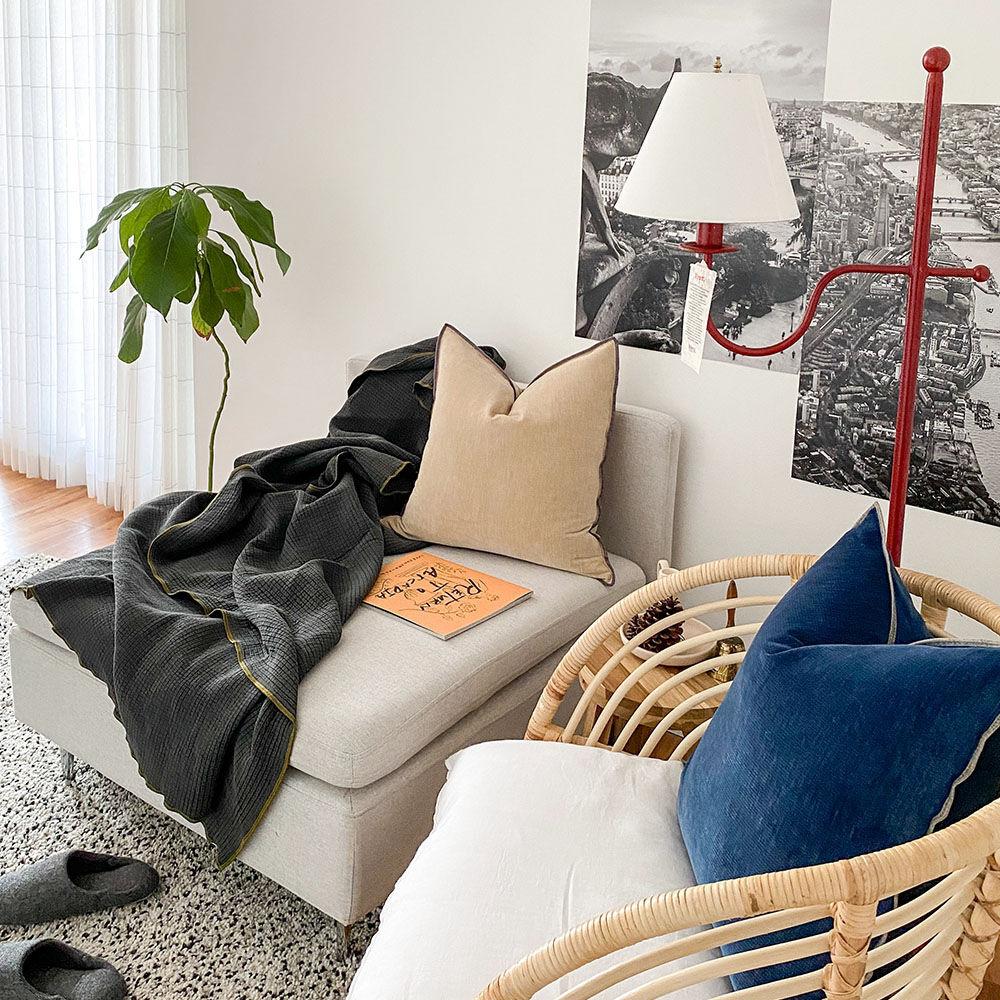 엣지 밍크 쿠션 - 크림 / 다크블루