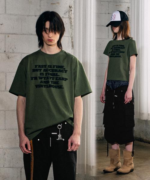 GUNFIGHT TYPO TEE KHAKI