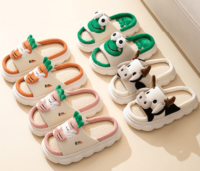 [6종/2사이즈] 캐릭터슬리퍼 린넨슬리퍼 여성슬리퍼 여자슬리퍼 거실화 사무실화 실내화 여름 오픈 키높이슬리퍼 홈슬리퍼 토끼 당근 개구리 젖소 곰돌이 래빗 베어 애니멀