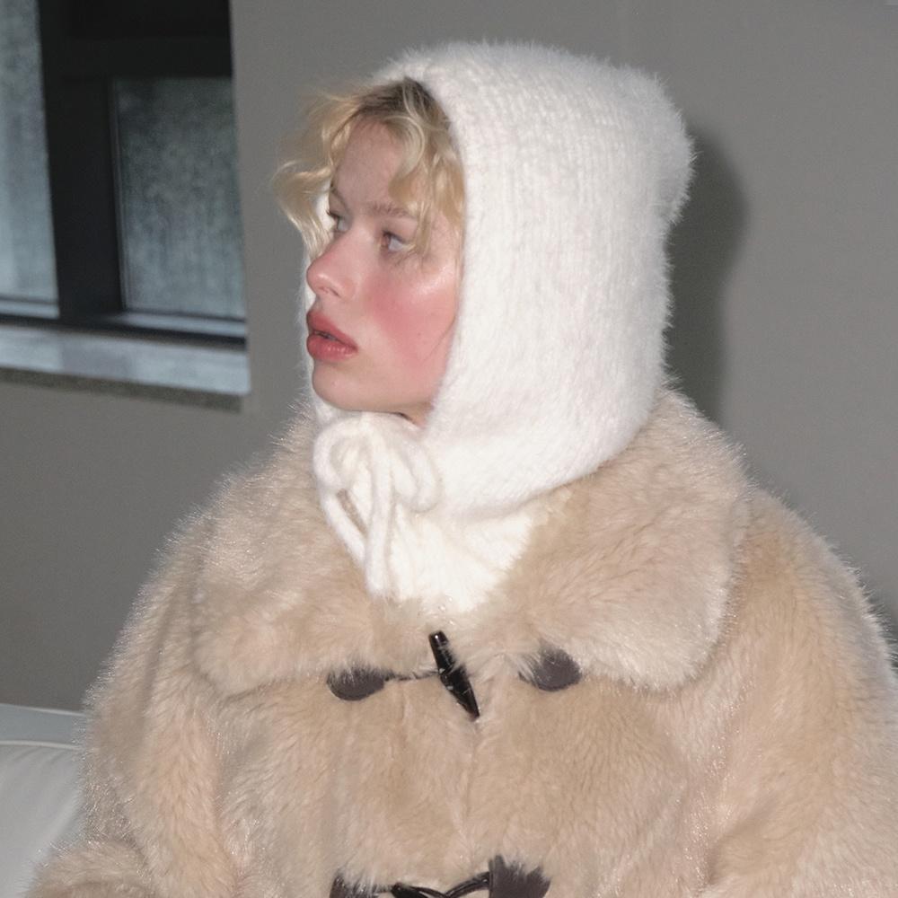 [2차 리오더] FLUFFY BUTTON BALACLAVA (IVORY)