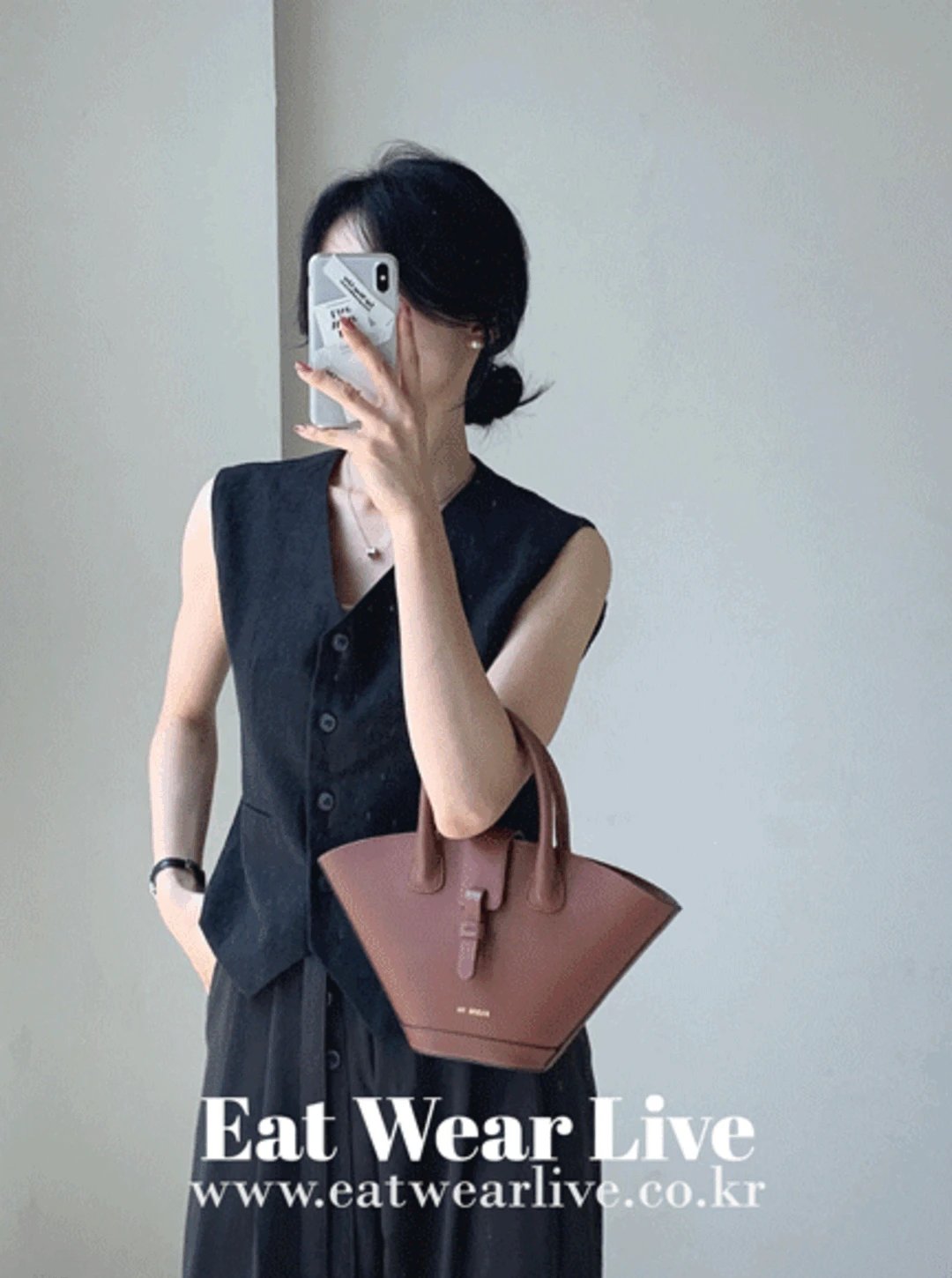 베인 블랙 브이넥 베스트