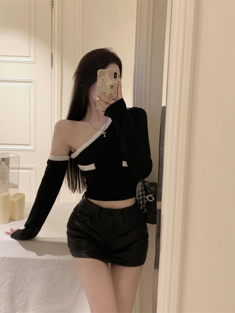 디얼 언발 트임 배색 큐빅 긴팔 티셔츠