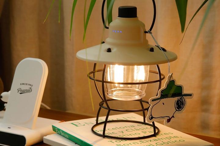 스누피 감성 캠핑 무선 충전 랜턴 (야외조명기능에 충전기능까지 더한 램프)