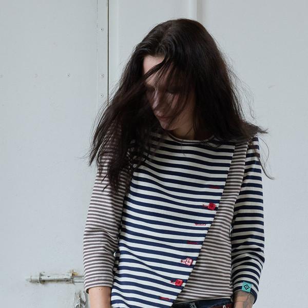 BUTTON STRIPE CROSS T-SHIRT / navy