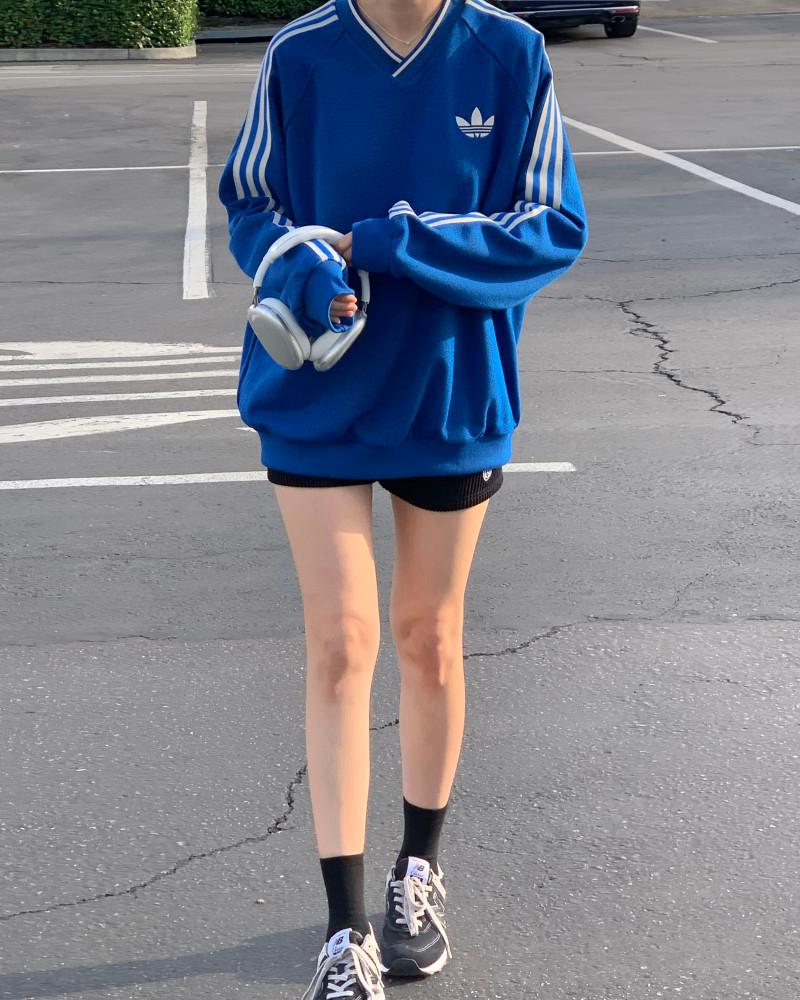 아디다스 남녀공용 오버사이즈핏 브이넥 빈티지 프렌치테리 맨투맨 2컬러