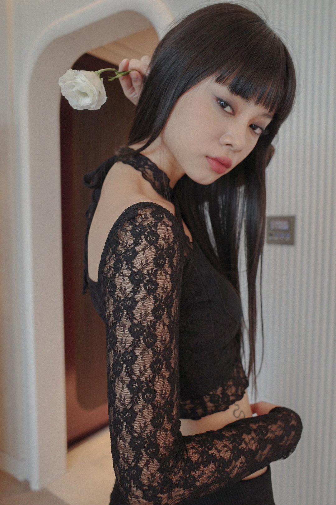 X FLOWER LACE TOP (BK)