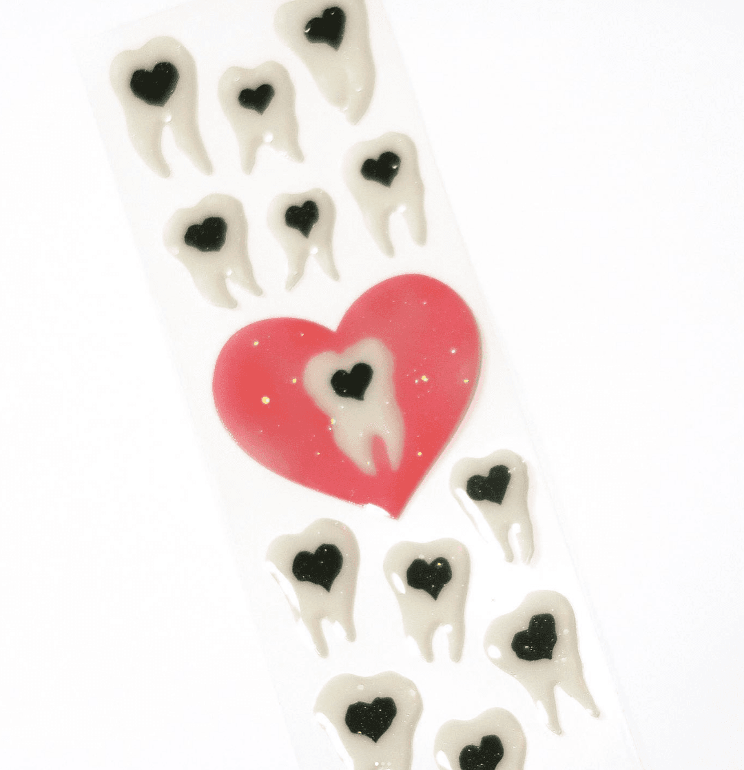 [애드] LOVE HURTS 사랑니 스티커