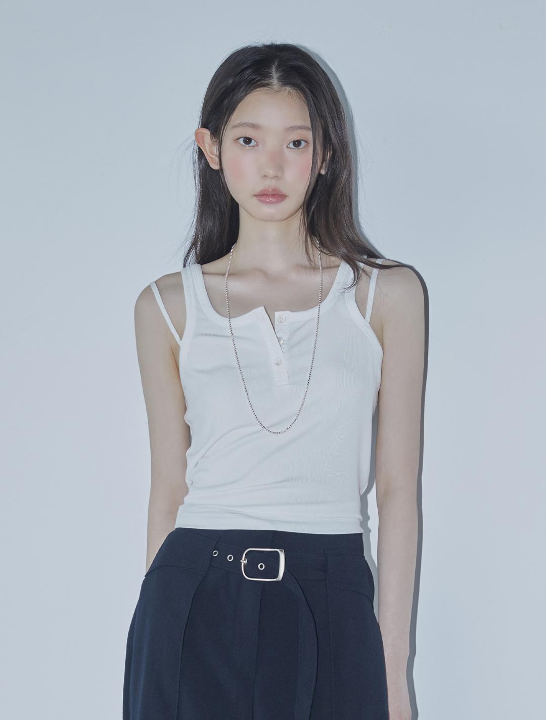 버튼 레이어드 슬리브리스 탑