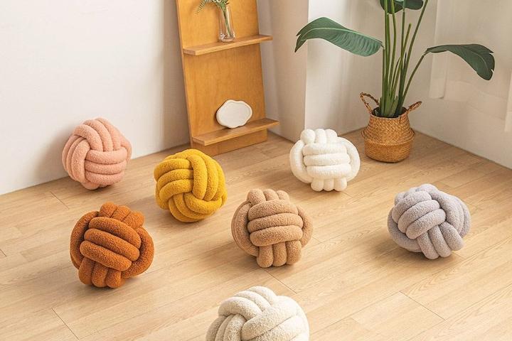 윈더 쿠션 자이언트얀 꽈배기 매듭 부클레 거실 인테리어 쇼파 침대 소품