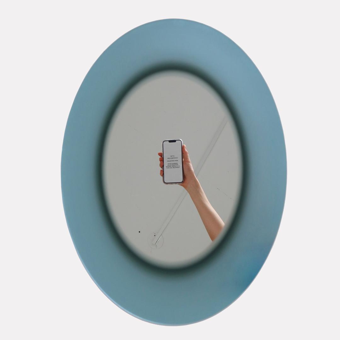 PLATE IN MIRROR. Vanilla Sky