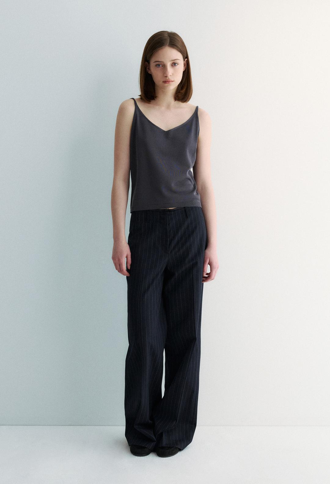 (우먼)에브리 브이넥 니트 슬리브리스 차콜