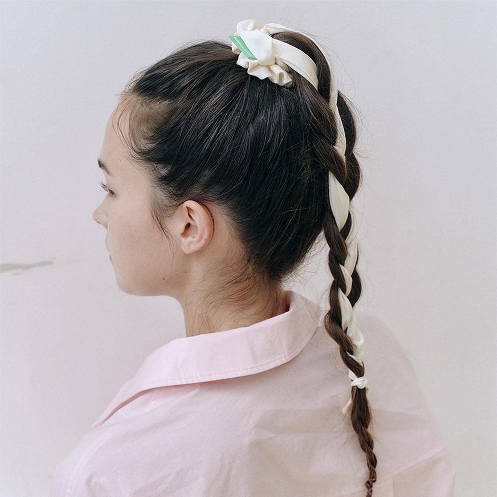 새틴 스카프 스크런치_IVORY