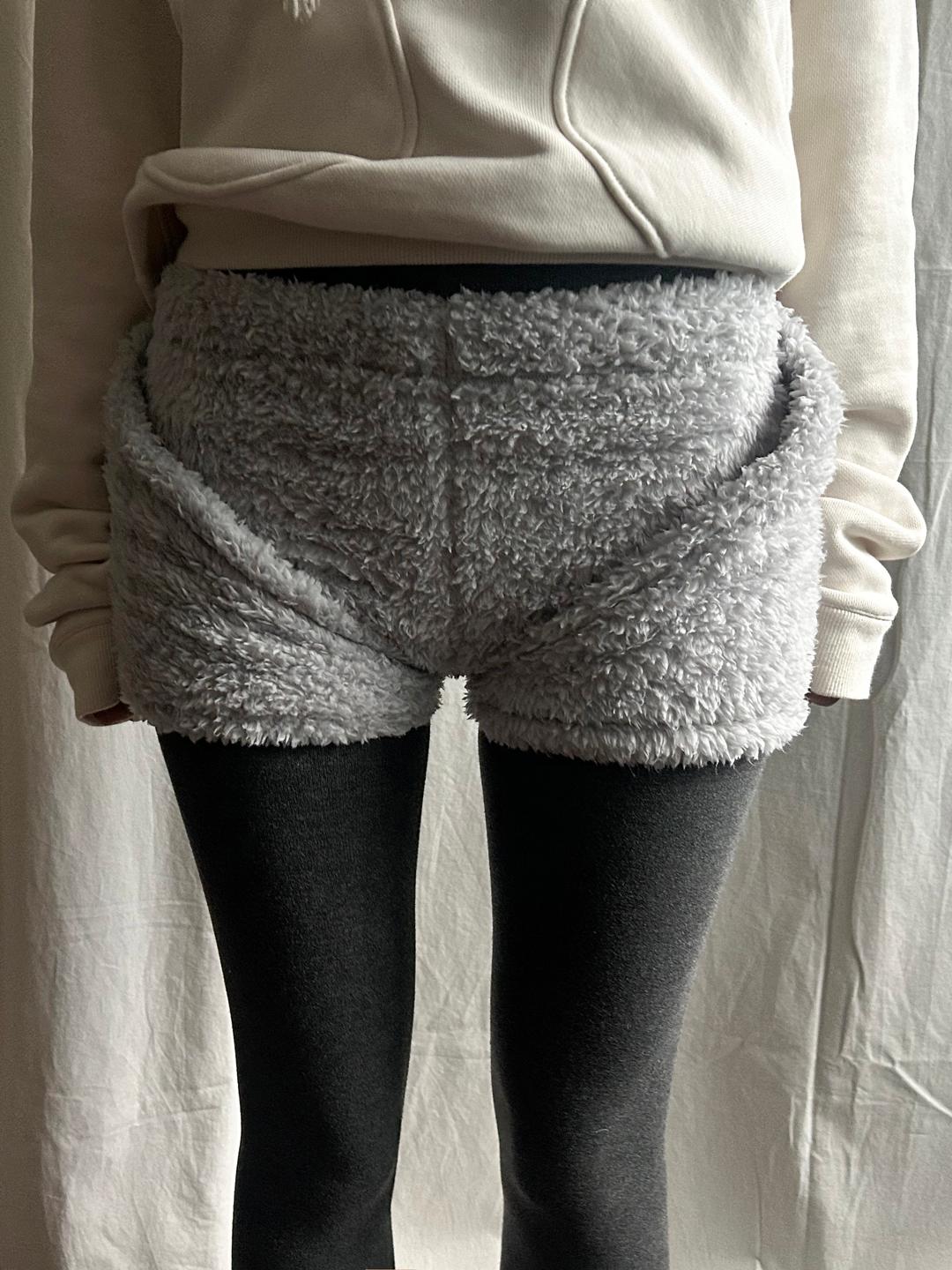 Tri Triangle Fluffy Shorts, light gray