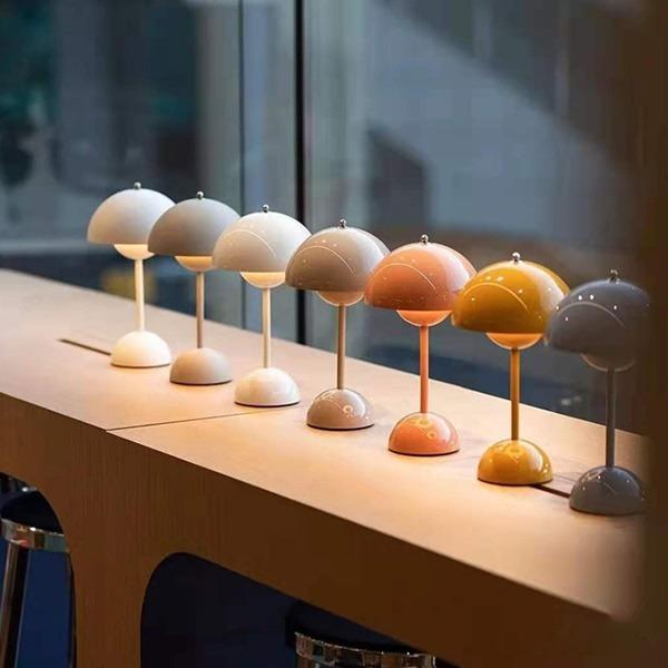 앤트레디션 플라워팟 VP3 테이블 램프