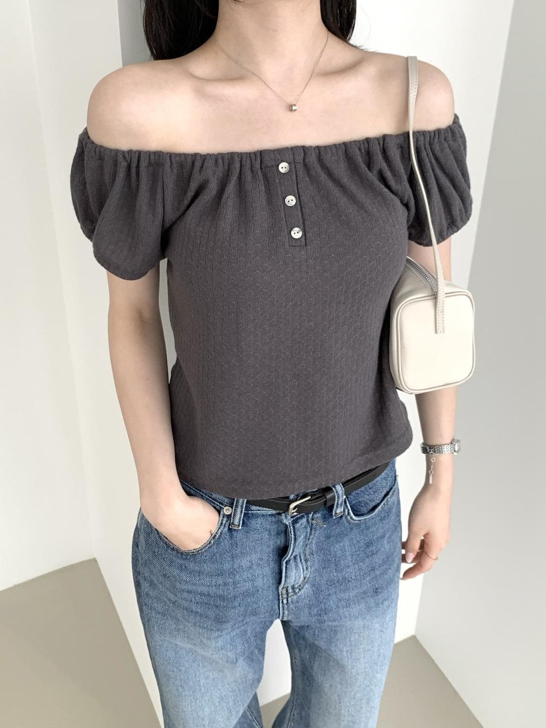 프릴리 DV. Momo Shirring Tee