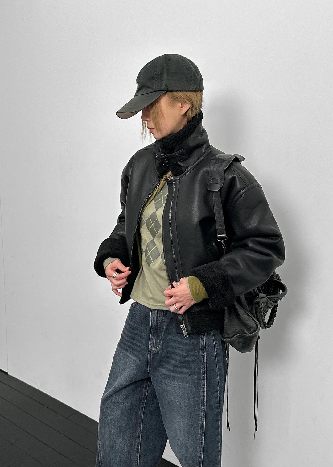 블랙업 [MADE] 범블링 레더 무스탕