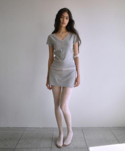 LACE TRIM V-NECK T-SHIRT-MELANGE GRAY