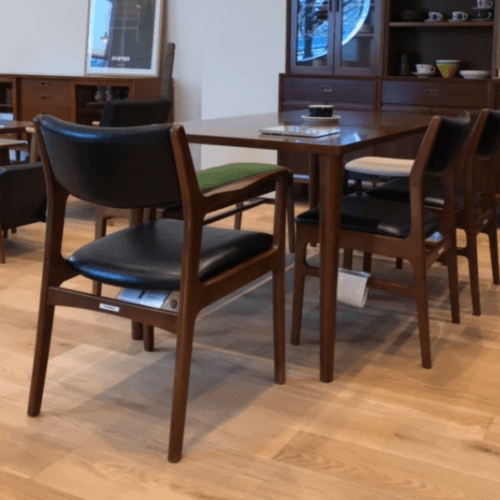 가리모쿠60 다이닝 체어 팔걸이형 - 스탠다드 블랙 - bibliotheque