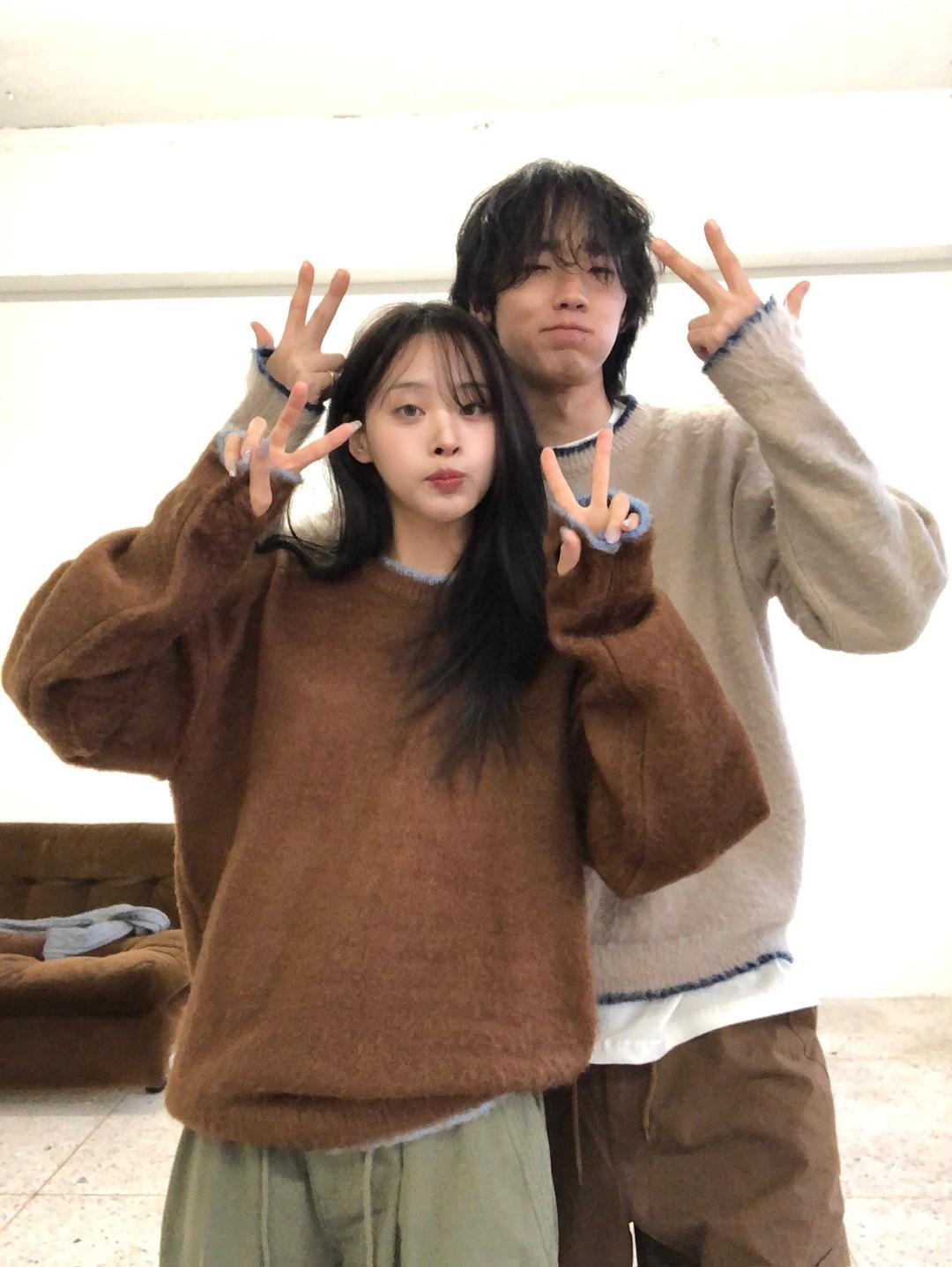 부시 배색 모헤어 브러쉬 니트