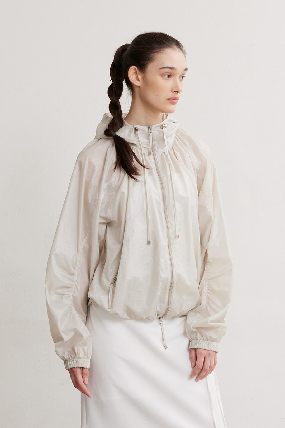 LIGHT SHIRRING WINDBREAKER (BEIGE-GREY)