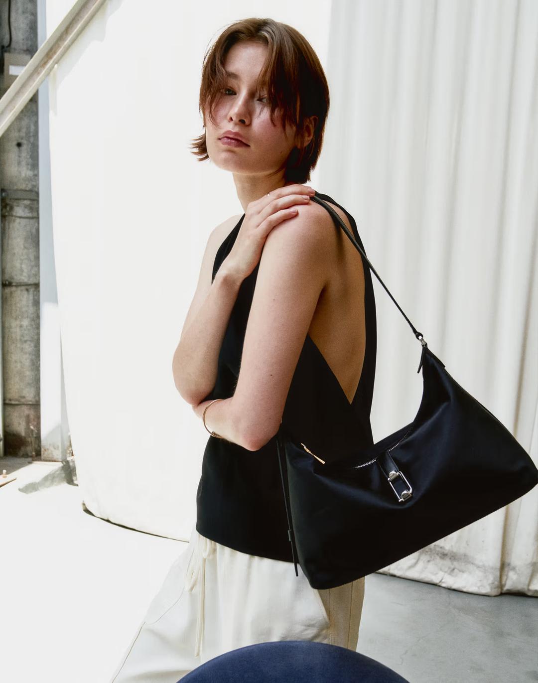 [D-LOCK] 블랙 D락장식 나일론 숄더 겸 크로스백