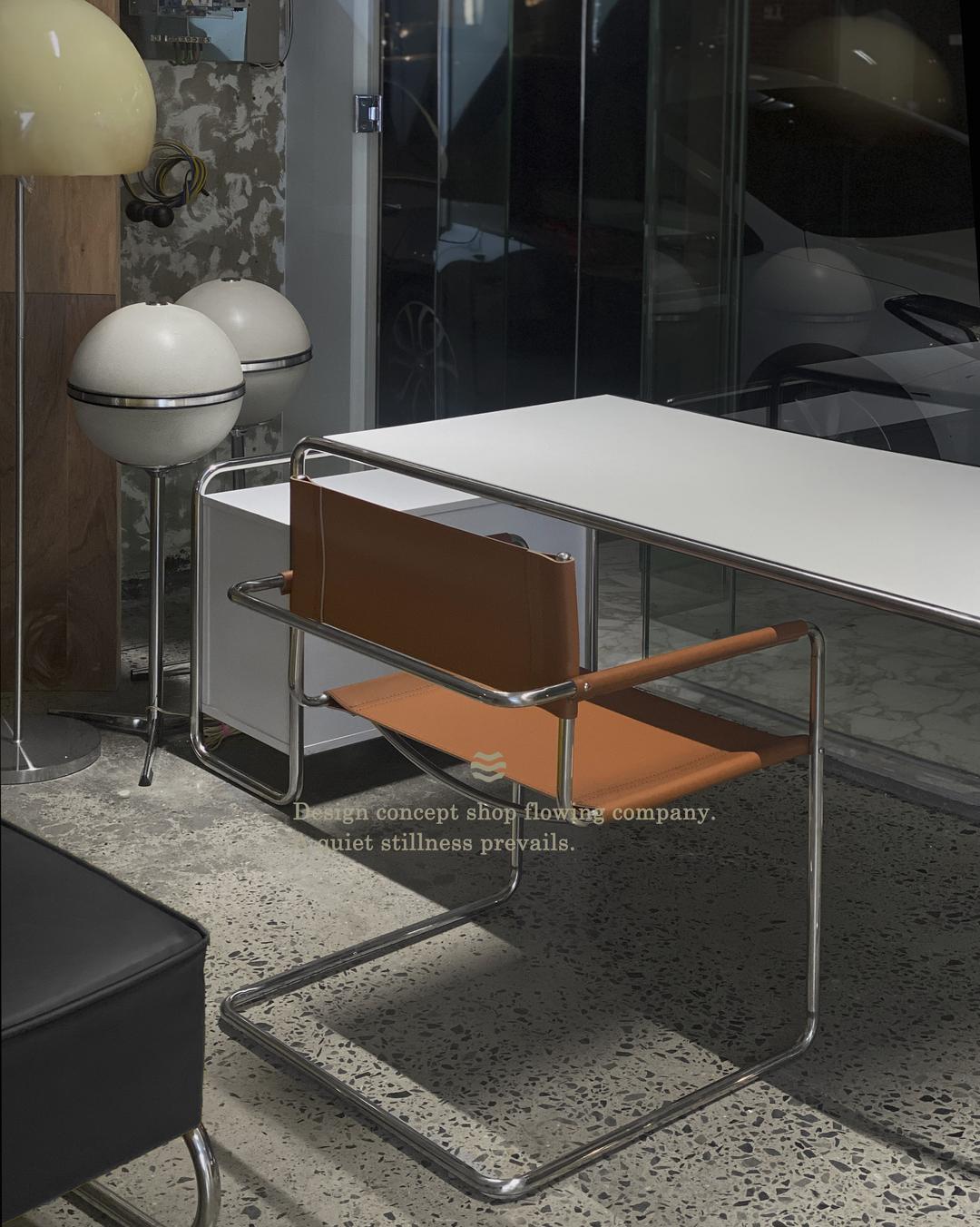 Flowing Furniture, Classic chair.