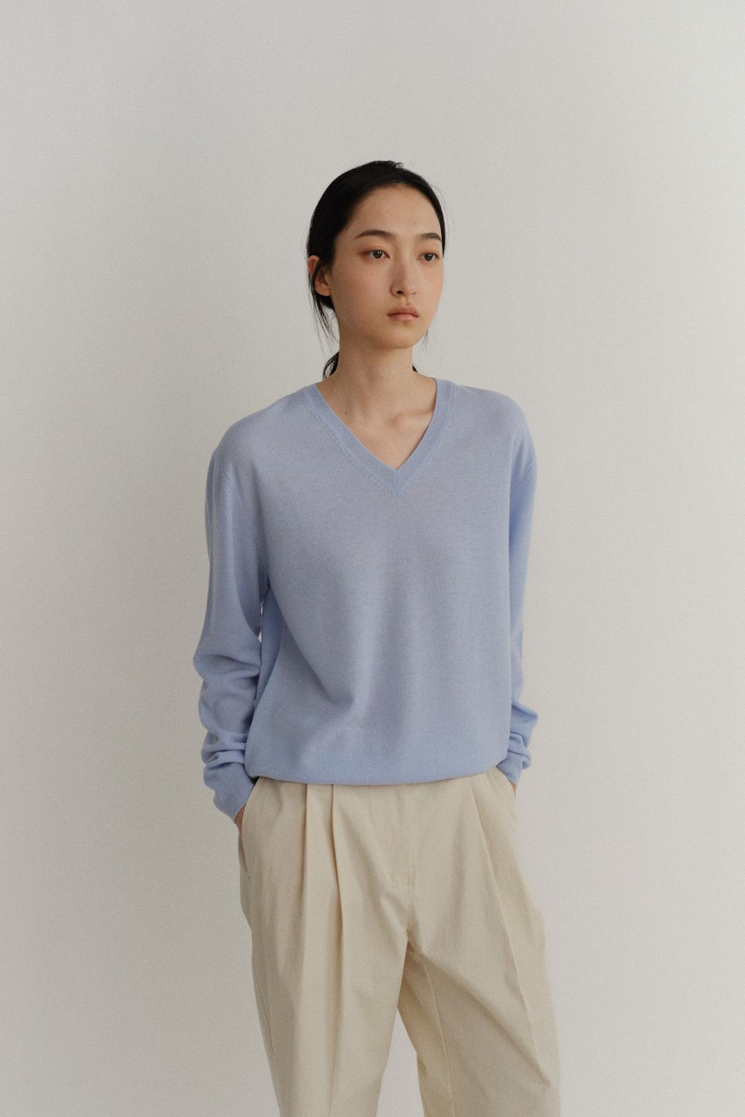 Wool v-neck knit (Sky)