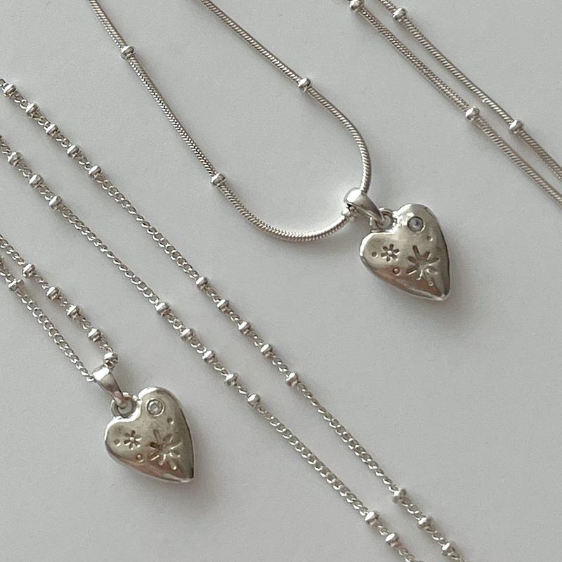 [엔믹스 릴리 착용] 플러시 하트 목걸이_mvn58