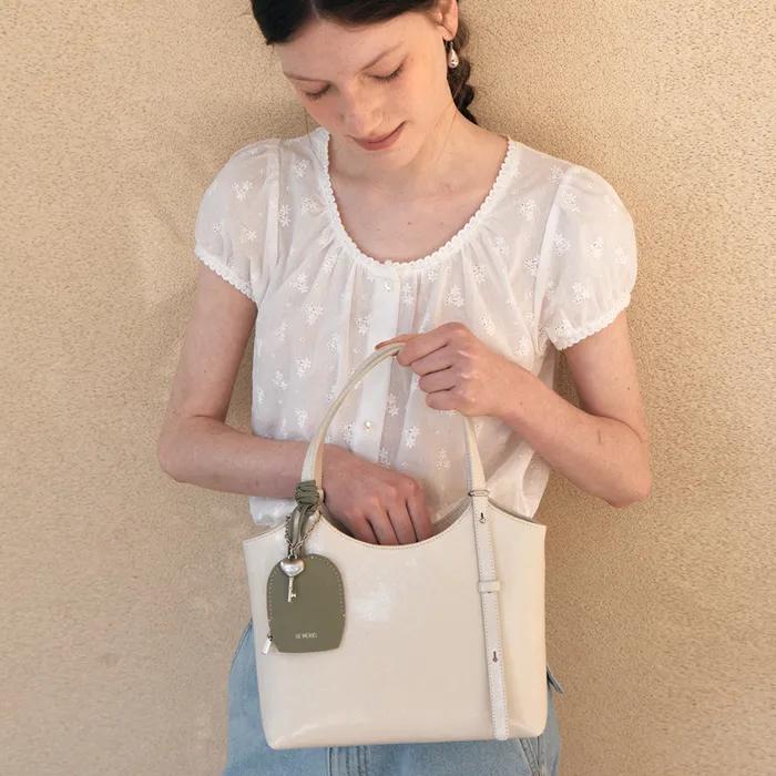 90 Veneta Bag Small Milk