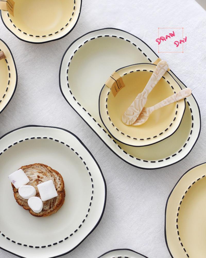 디저트 플레이팅 접시 예쁜 그릇 앞접시 블랙 스티치 노랑 원형접시 8인치