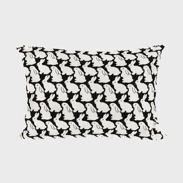 퀼팅 리틀 블랙 버니즈 베개 커버