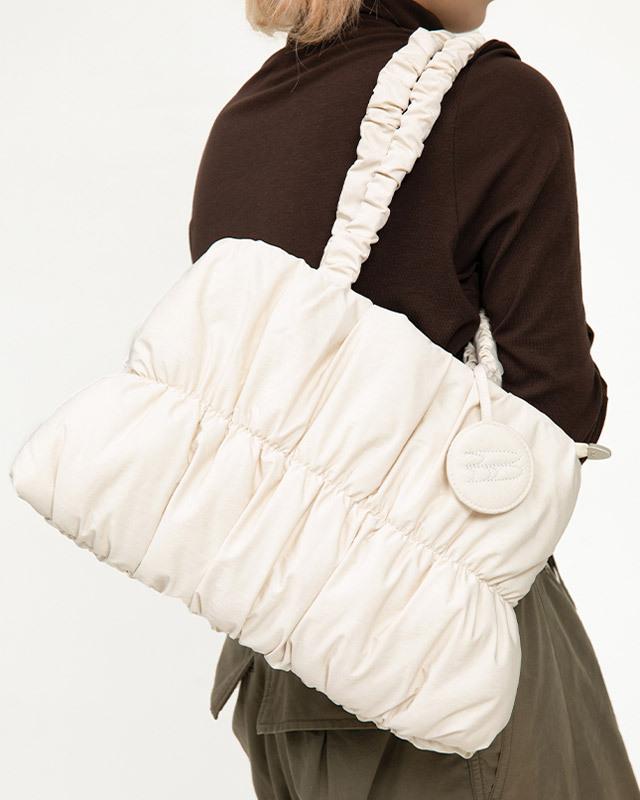 CRYINGCENTER 퍼프 숄더백 (크림화이트)
